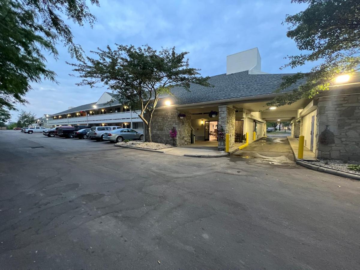 Days Inn & Suites By Wyndham Monroe Exterior foto