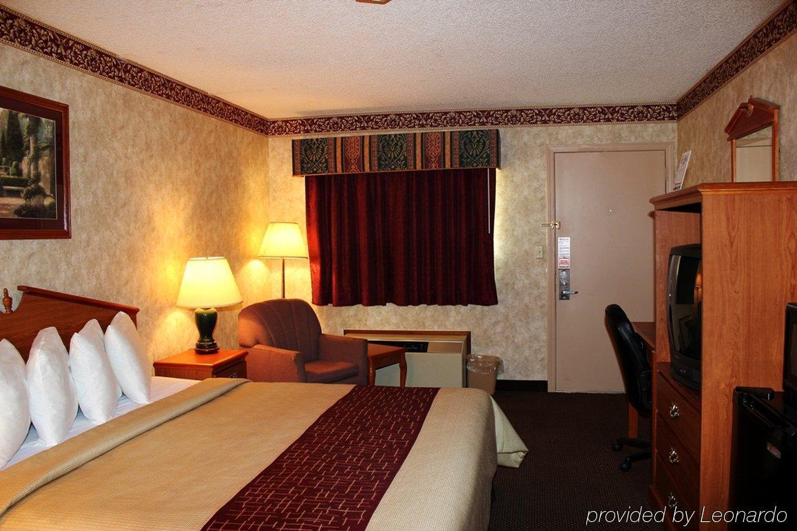 Days Inn & Suites By Wyndham Monroe Zimmer foto